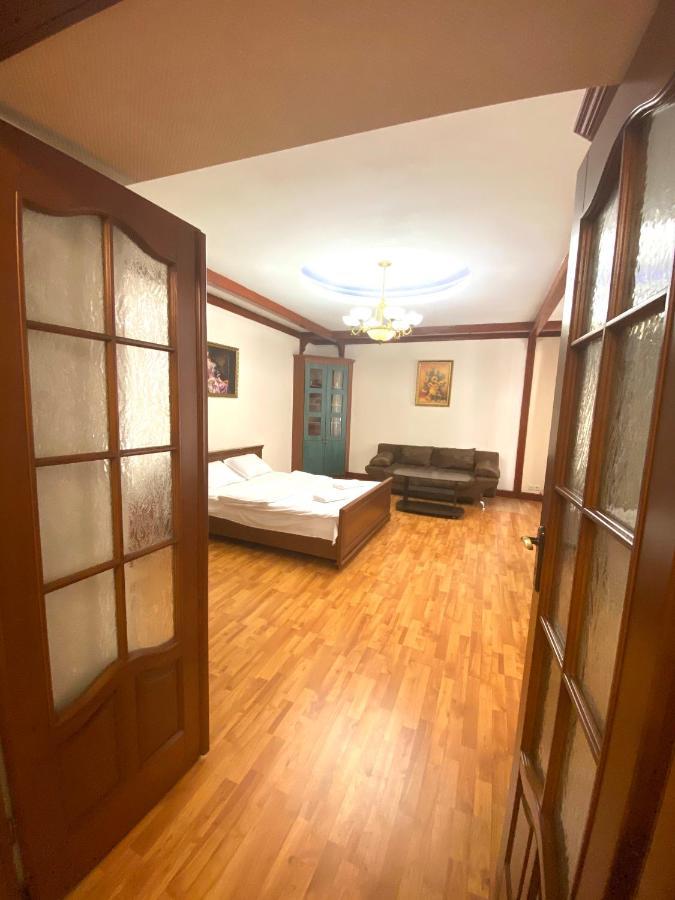 Квартира Подобово В Центрі На Вулиці Проспект Свободи 7 Leópolis Exterior foto