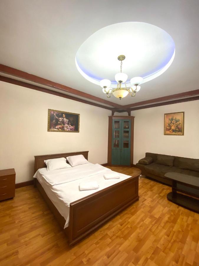 Квартира Подобово В Центрі На Вулиці Проспект Свободи 7 Leópolis Exterior foto