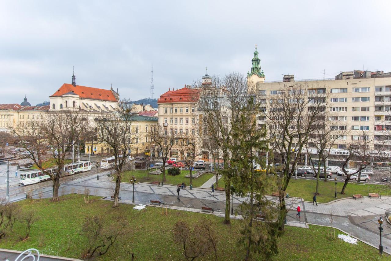 Квартира Подобово В Центрі На Вулиці Проспект Свободи 7 Leópolis Exterior foto
